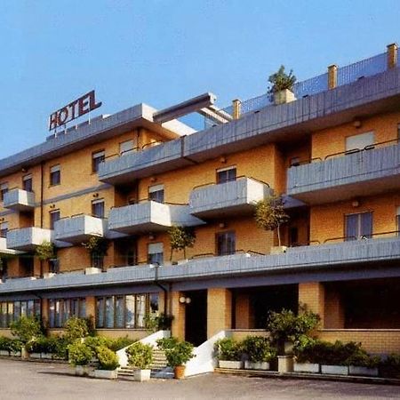 Hotel San Crispino Morrovalle Dış mekan fotoğraf