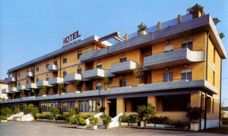 Hotel San Crispino Morrovalle Dış mekan fotoğraf